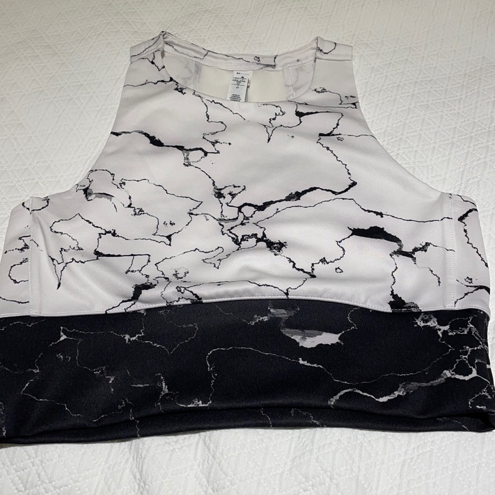 Never worn adidas crop active top size small
